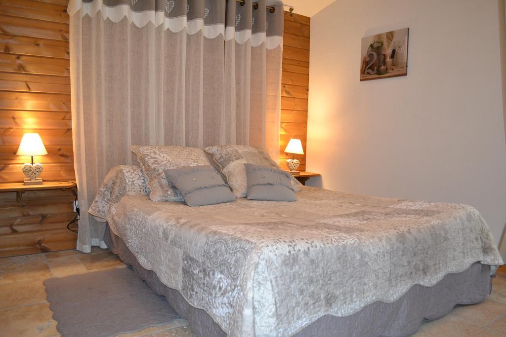Le Refuge Bed & Breakfast Mornas Room photo