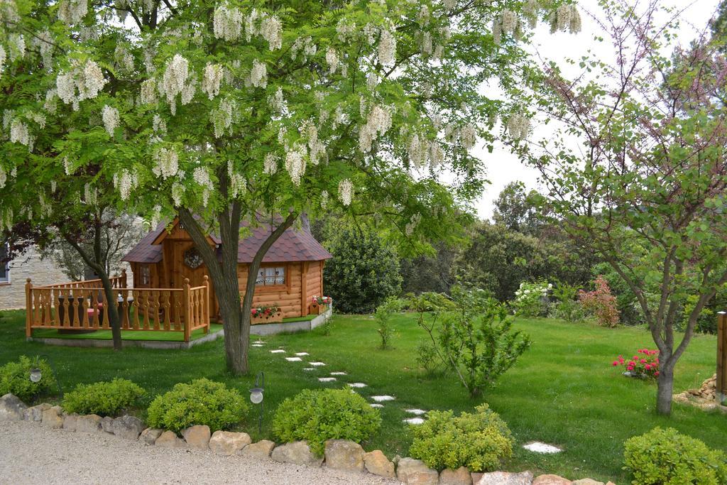 Le Refuge Bed & Breakfast Mornas Exterior photo