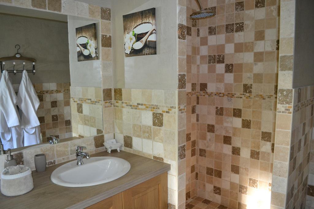 Le Refuge Bed & Breakfast Mornas Room photo