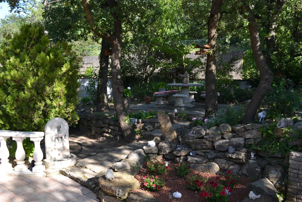 Le Refuge Bed & Breakfast Mornas Exterior photo